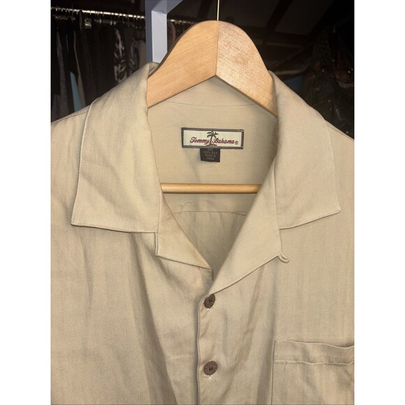 Tommy Bahama XXL Silk Camp Shirt “Island Broadcasting”  Beautiful! - Picture 2 of 9